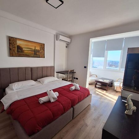 Albania Apartment Near Tirana City Center Double Or Twin Bed Buitenkant foto