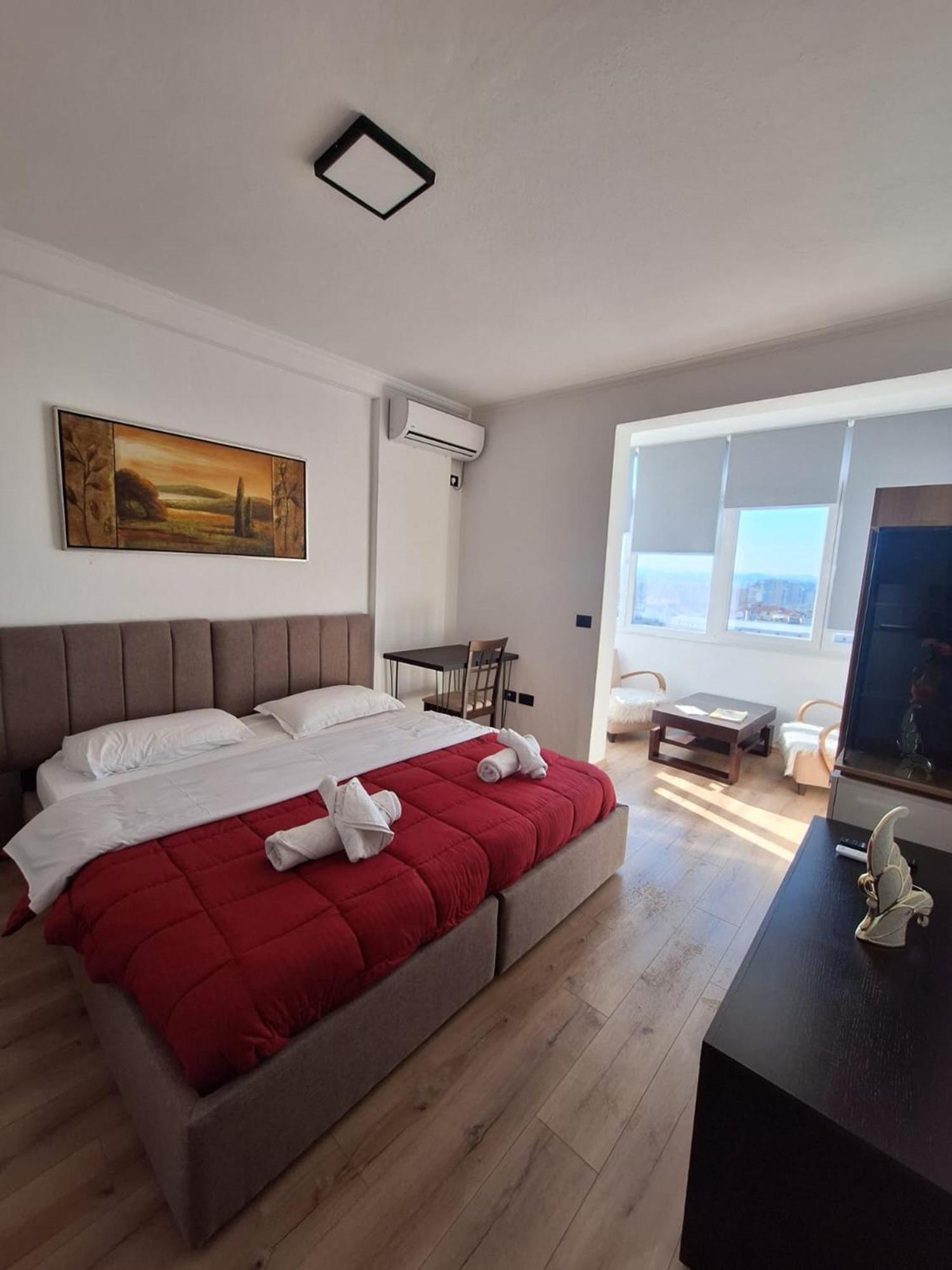 Albania Apartment Near Tirana City Center Double Or Twin Bed Buitenkant foto