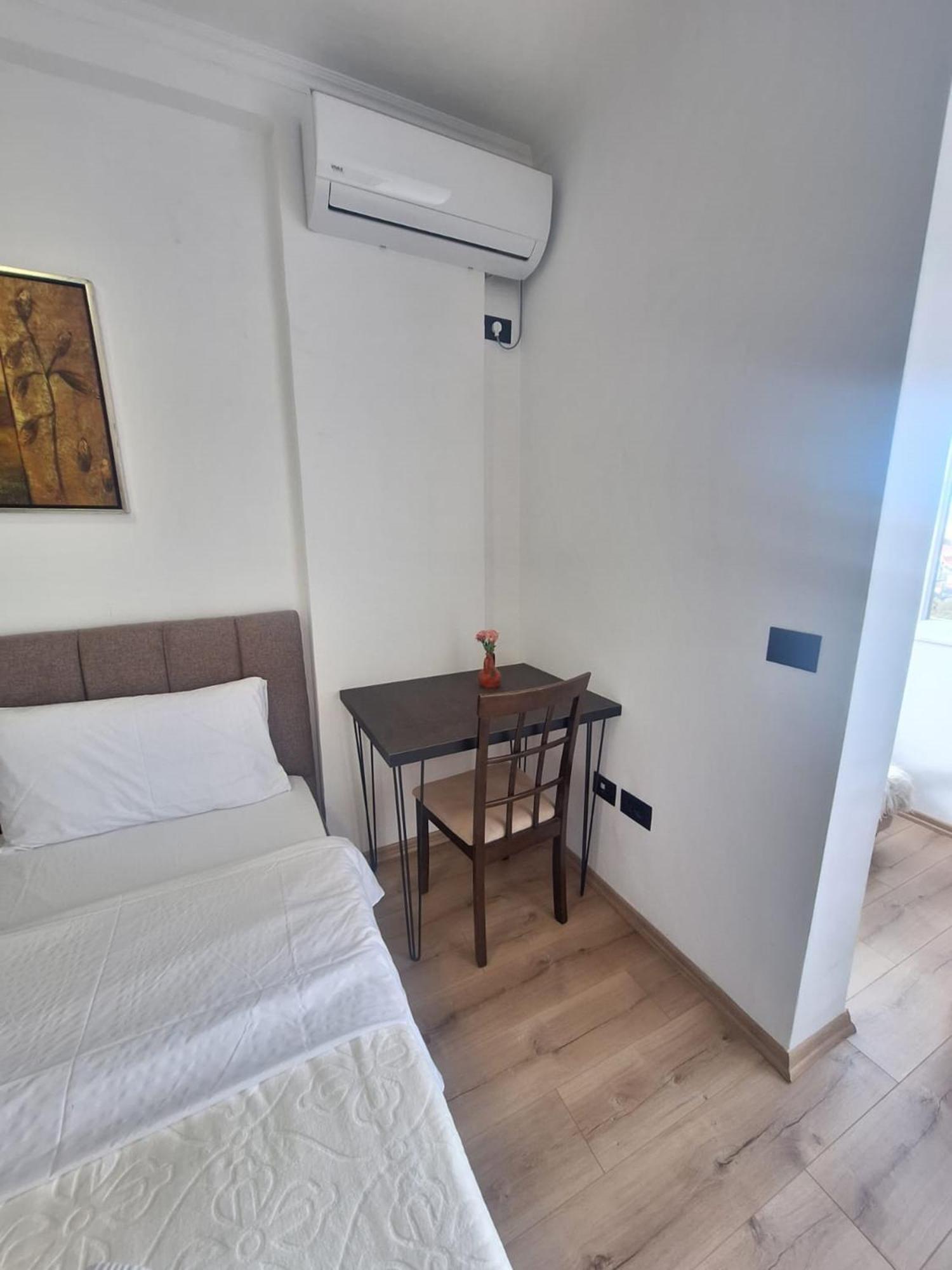 Albania Apartment Near Tirana City Center Double Or Twin Bed Buitenkant foto
