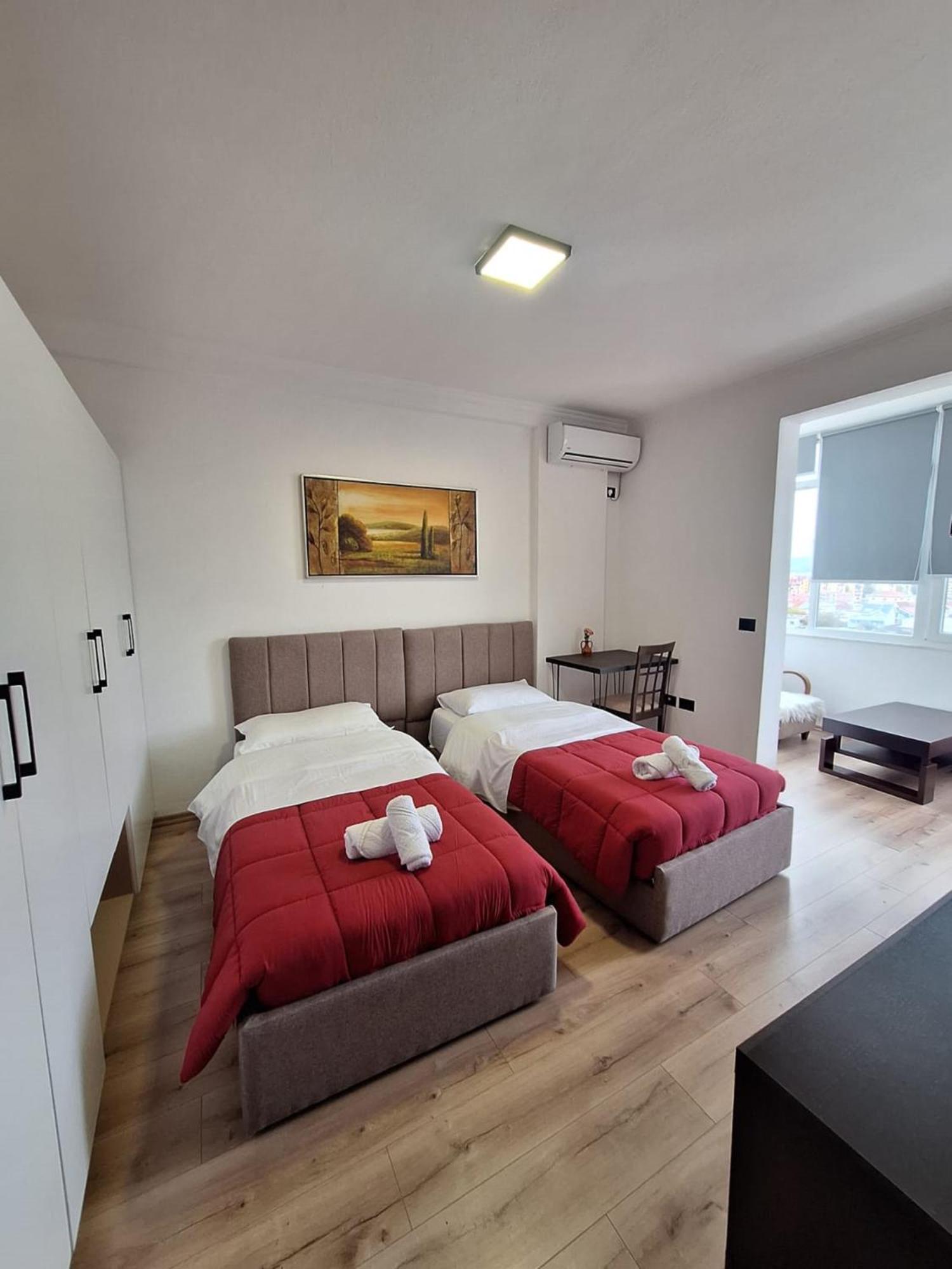 Albania Apartment Near Tirana City Center Double Or Twin Bed Buitenkant foto