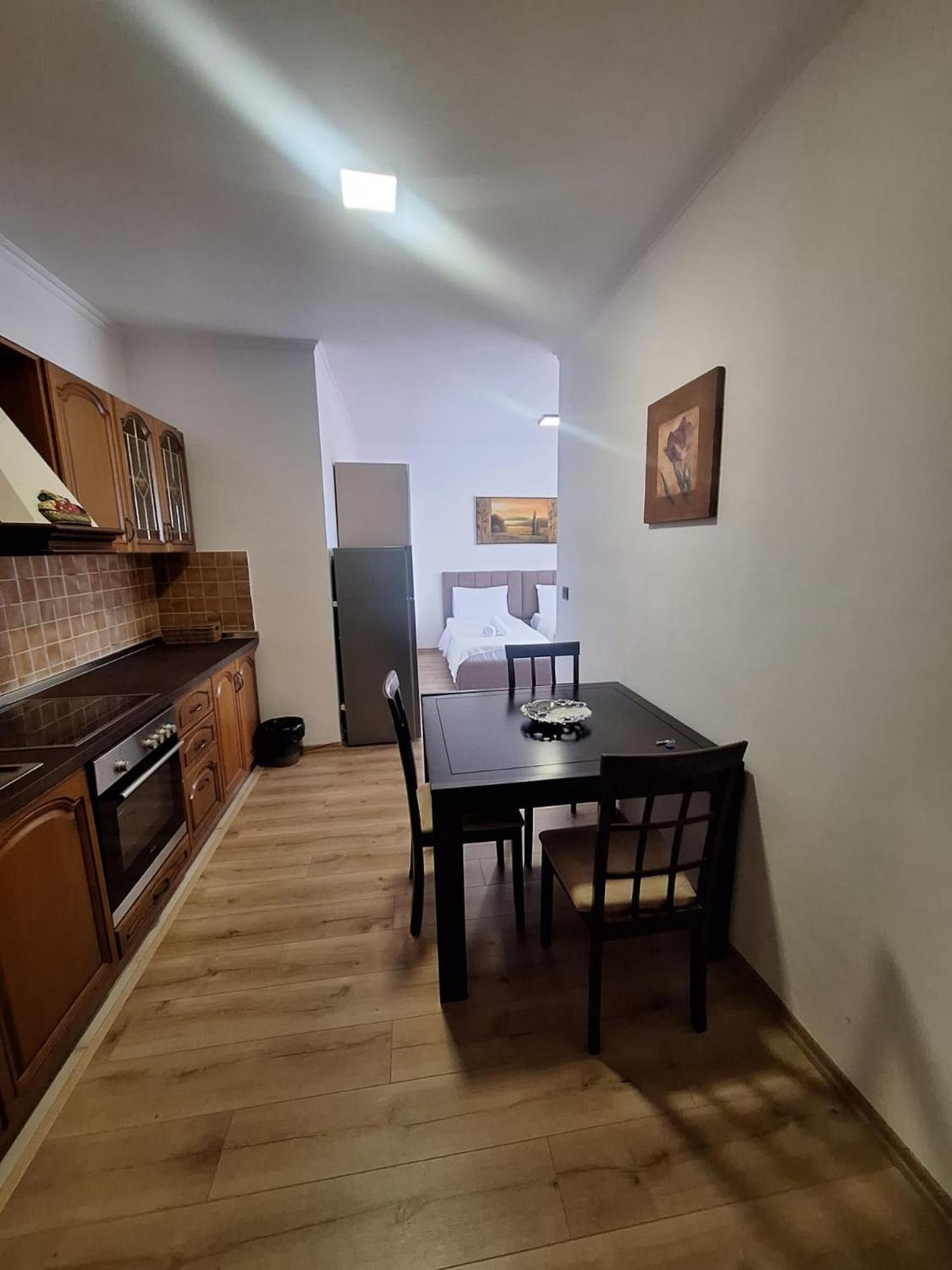 Albania Apartment Near Tirana City Center Double Or Twin Bed Buitenkant foto