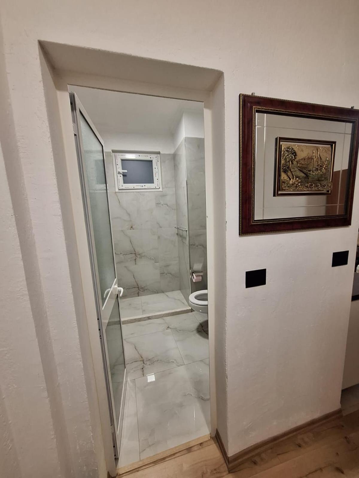 Albania Apartment Near Tirana City Center Double Or Twin Bed Buitenkant foto