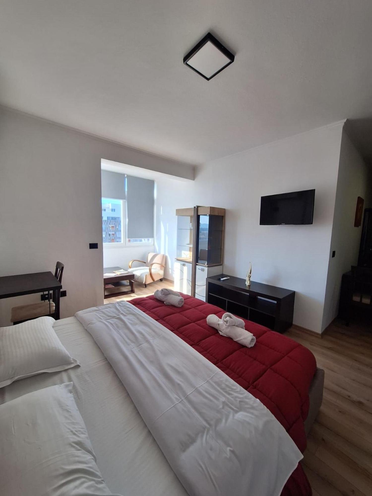 Albania Apartment Near Tirana City Center Double Or Twin Bed Buitenkant foto